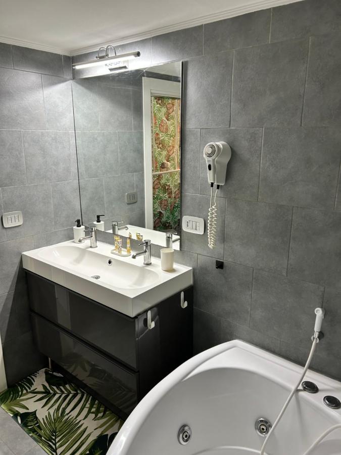 A Un Passo Dal Castello Maschio Angioino Appartment Наполи Екстериор снимка
