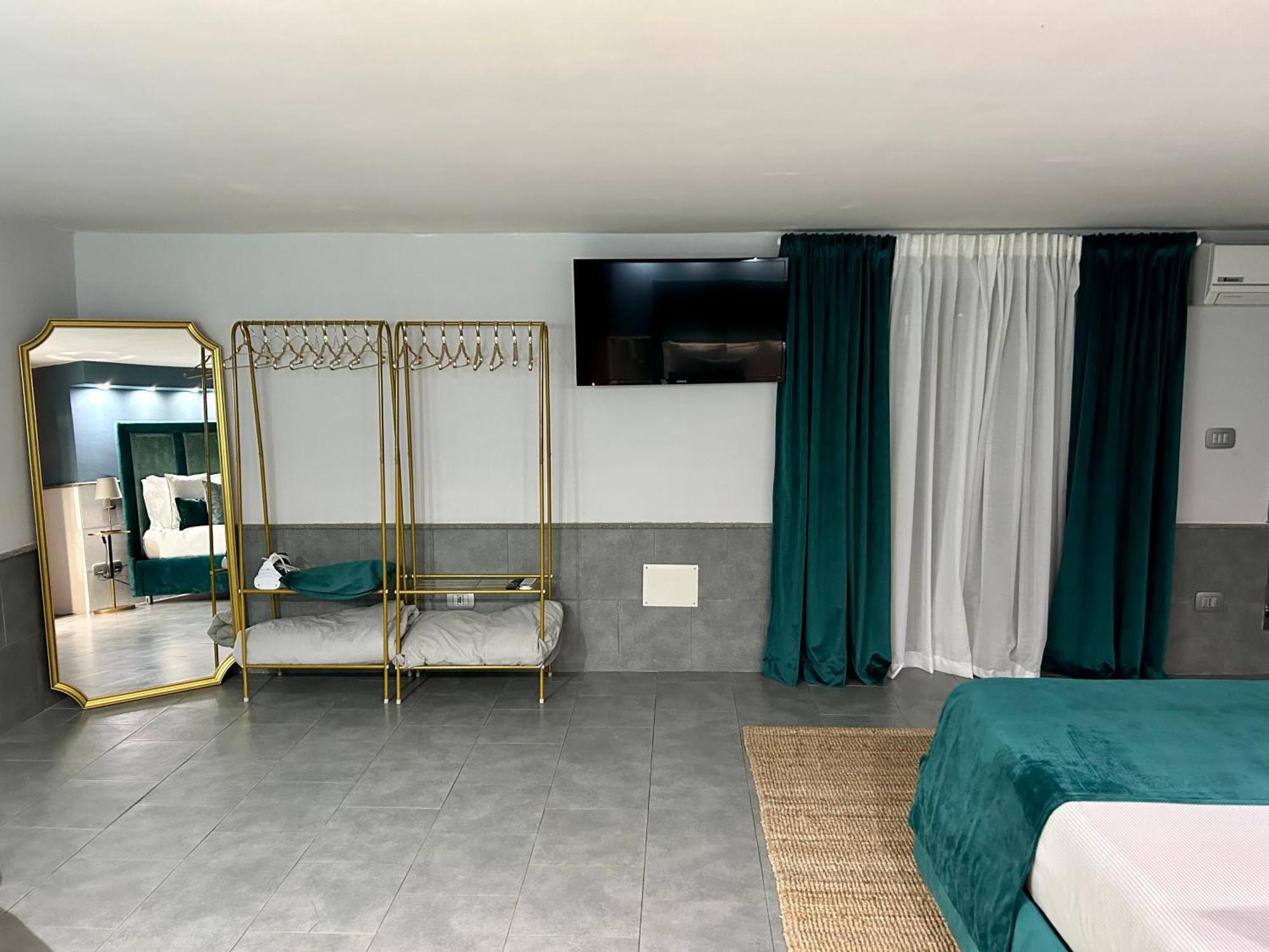 A Un Passo Dal Castello Maschio Angioino Appartment Наполи Екстериор снимка
